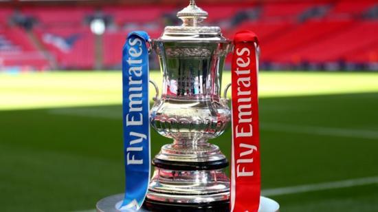 El trofeo de la FA Cup, en el estadio de Wembley.