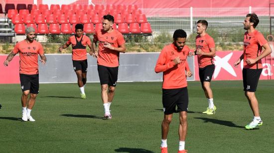 Entrenamiento del Sevilla FC previo al retorno de la Liga de España.