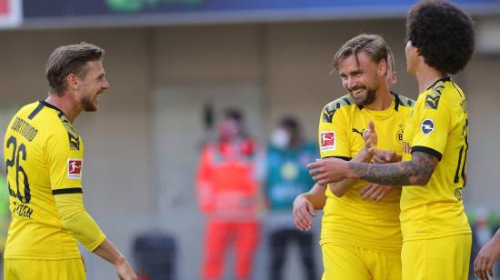 Jugadores del Borussia Dortmund celebrando su victoria 1-6 frente al Paderborn, este domingo 31 de mayo.