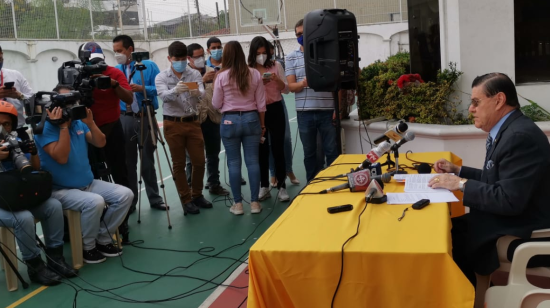 Fernando Rosero ofreció este 5 de junio de 2020 una rueda de prensa en casa de su defendido, Abdalá Bucaram Ortiz.