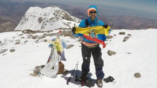 La atleta ecuatoriana en la cumbre del Aconcagua (Argentina), en 2018.