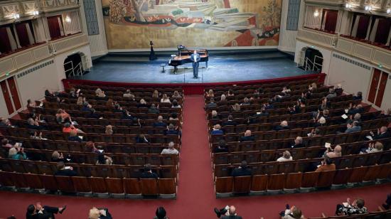 El bajo austríaco Günther Groissböck y a la pianista moldava Alexandra Goloubitskaia interpretaron obras de Franz Schubert, Carl Loewe y Gustav Mahler, en el primer concierto de la Ópera de Viena.