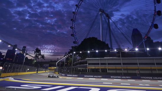 Un auto Mercedes durante el Gran Premio de Singapur, en 2017.