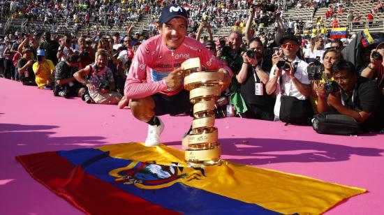 Richard Carapaz se convirtió en el primer ecuatoriano en ganar una gran vuelta del ciclismo.