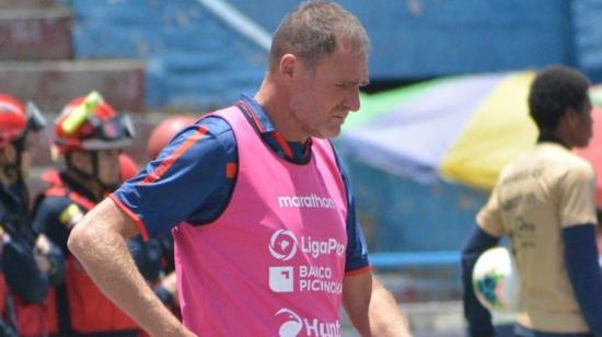 Darío Franco, durante un partido de LigaPro en el estadio Olímpico de Riobamba.