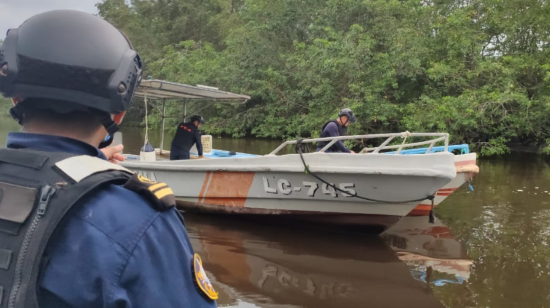 Efectivos de la Armada durante un patrullaje en San Lorenzo (Esmeraldas) el pasado 18 de mayo de 2020.