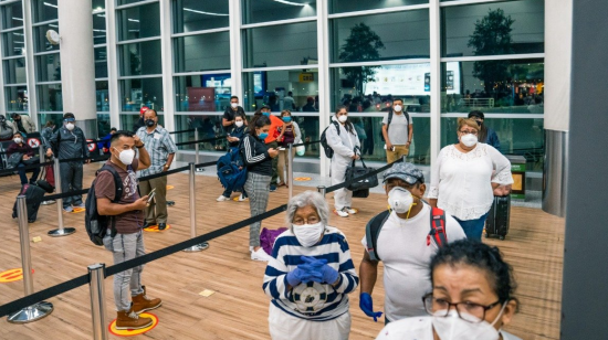 Pasajeros en el aeropuerto de Guayaquil el pasado 13 de junio de 2020.