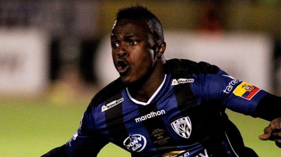 El delantero ecuatoriano José Angulo celebrando un gol con Independiente del Valle.