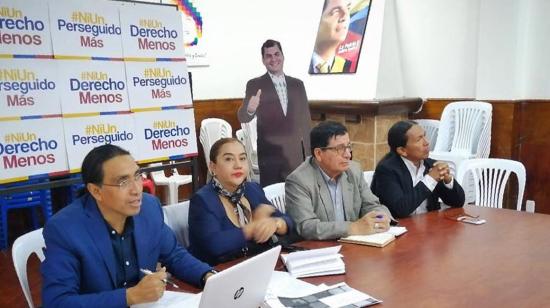 Virgilio Hernández, Luisa Maldonado y Carlos Viteri, en rueda de prensa de Fuerza Compromiso Social, el 15 de agosto de 2019.