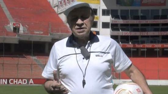 Leonel Montoya, en un entrenamiento en el estadio Rodrigo Paz Delgado.