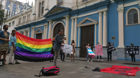 Este 24 de junio de 2020 se realizó en plantón para exigir justicia por el asesinato de personas de la comunidad LGBTI.