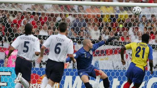 Un disparo de Carlos Tenorio tocó el horizontal del arco de Inglaterra, el 25 de junio de 2006.