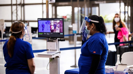 Controles en el aeropuerto de Los Ángeles (California, Estados Unidos) el pasado 23 de junio de 2020.