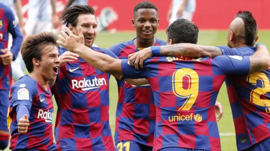 Los jugadores del FC Barcelona festejan el primer gol frente a Celta, el sábado 27 de junio.