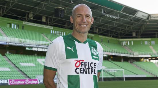 Robben, vistiendo la camiseta de si nuevo equipo, el sábado 27 de junio de 2020.