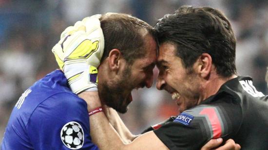 Giorgio Chiellini y Gianluigi Buffon celebrando una victoria de la Juventus.