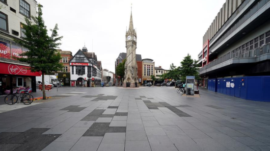 El centro de la ciudad británica de Leicester vacío por el confinamiento este 30 de junio de 2020.