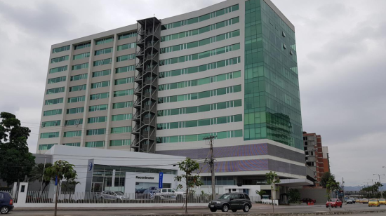 Fachada del edificio Quo, ubicado al norte de Guayaquil.