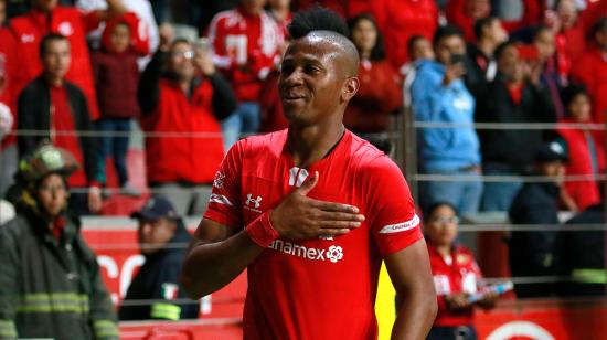 El delantero ecuatoriano, Michael Estrada, celebra un gol con la camiseta del Toluca.