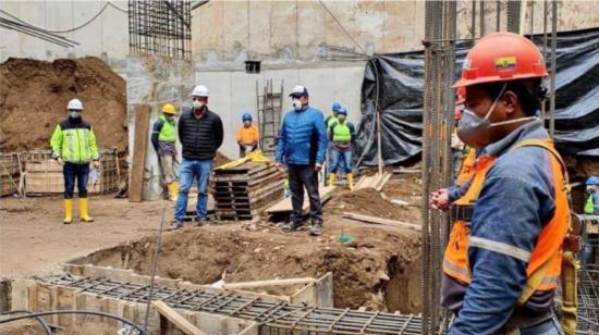 Personal del Municipio de Quito visitó varios proyectos de construcción, al norte de Quito, el 25 de mayo de 2020.