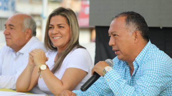 La viceprefecta de El Oro, Karla Puertas, en un evento público junto al prefecto Clemente Bravo, el 15 de febrero. 