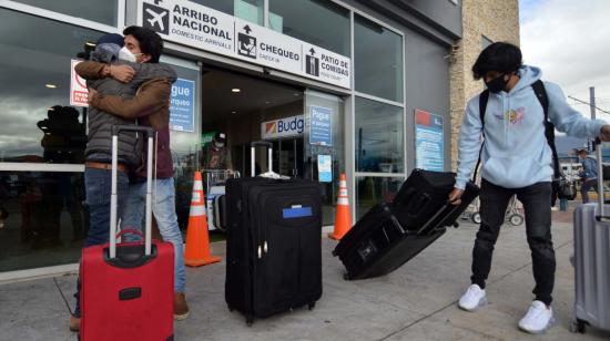 El aeropuerto de Cuenca reinició sus actividades con la llegada del primer vuelo desde Quito, 15 de junio de 2020.