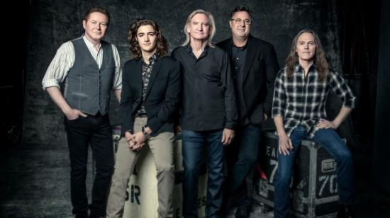 La banda Eagles, junto a Vince Gill y Deacon Frey, lanzarán un nuevo disco en octubre próximo.