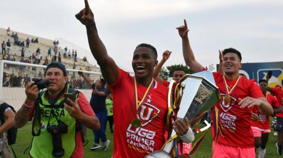 Antonio Valencia ganó dos títulos con la camiseta de Liga de Quito: Copa Ecuador y Supercopa.