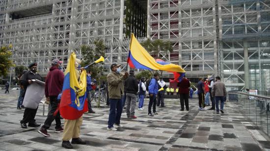 Militares retirados reclaman por la falta de pago de sus pensiones, el 6 de julio de 2020.