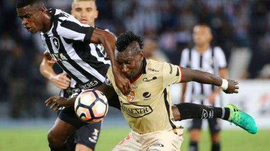 Erick Castillo, en un partido de Barcelona ante Botafogo, por la Copa Libertadores 2016.