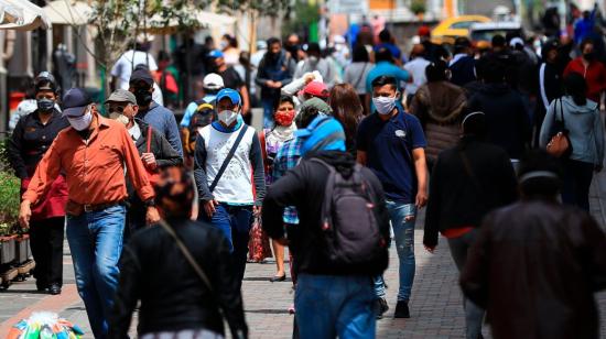 Ciudadanos con tapabocas en el Centro Histórico de Quito, el 9 de julio de 2020. 