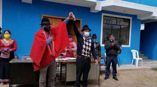 Leonidas Iza (izq.) durante su proclamación como precandidato, el 10 de julio de 2020 en Pujilí.