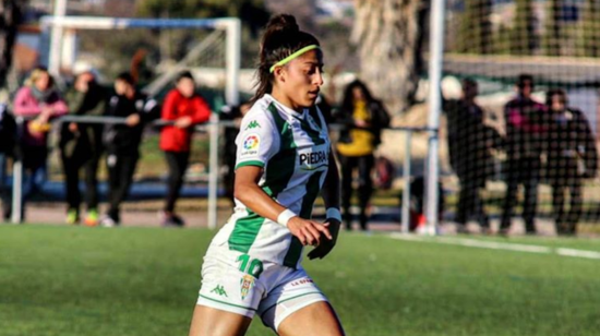 La futbolista ecuatoriana, Kerlly Real, en una jugada con el Córdoba CF, su exclub.