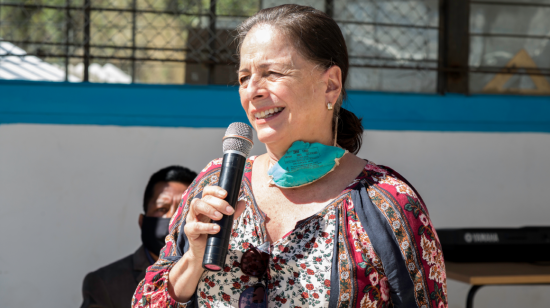 La ministra de Educación, Monserrat Creamer, el pasado 9 de junio durante la entrega de guías de aprendizaje en Pujilí.