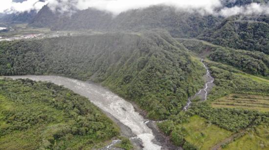 Una imagen panorámica del río Coca, en el sector de Piedra Fina, este 15 de julio de 2020.