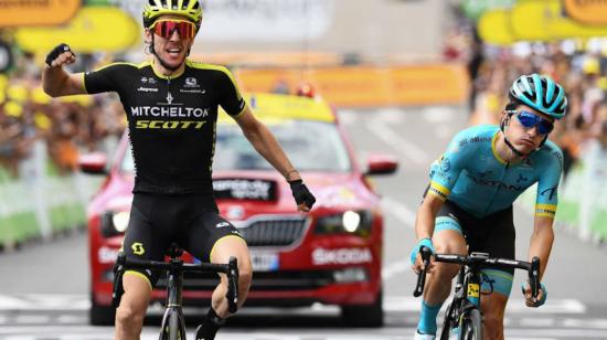 Simon Yates conquistó celebrando la victoria de la doceava etapa del Tour de Francia. 