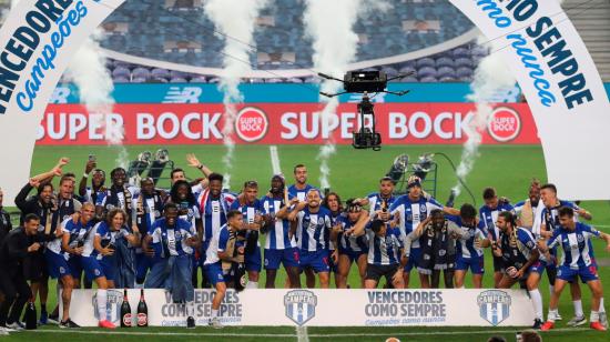 Los jugadores del Porto de Portugal celebran el título a falta de dos fechas.