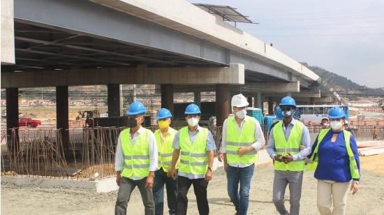El alcalde de Daule, Wilson Cañizares, y su equipo recorrieron los trabajos del nuevo puente entre este cantón y Guayaquil, el 14 de julio.