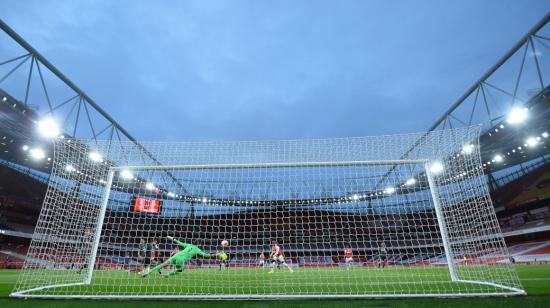 Vista del estadio Emirates, el 15 de julio de 2020, en el partido entre Arsenal y Liverpool.