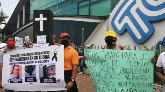 Extrabajadores de Cablevisión protestaron en los exteriores de TC Televisión este 20 de julio de 2020.