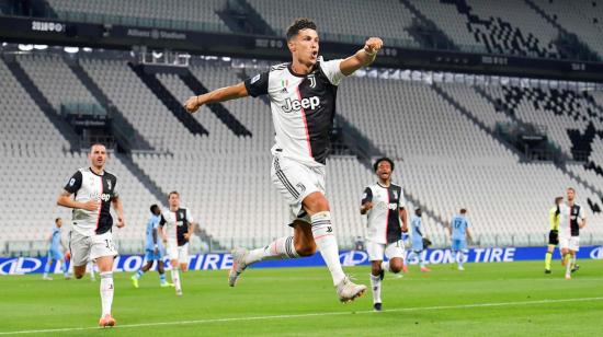 Ronaldo festeja su gol frente a la Lazio, el lunes 20 de julio de 2020, en Turín.