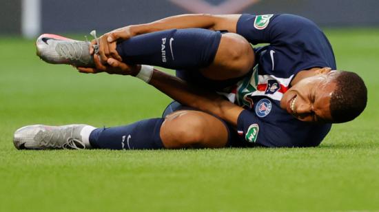 Kylian Mbappé se lesionó en la Copa de Francia, ante el Saint Etienne.