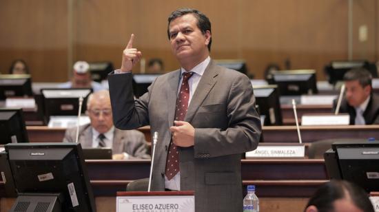 El asambleísta Eliseo Azuero, en una sesión del Pleno de la Asamblea, el 11 de julio de 2017.
