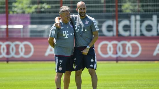 Torrent junto a Pep Guardiola, durante un entrenamiento del Bayern Múnich en 2015.