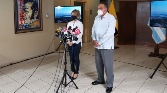 La prefecta Susana González y el viceprefecto José Yúnez durante una rueda de prensa ofrecida este 31 de julio de 2020.