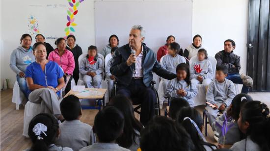 El presidente Lenín Moreno durante la reapertura de la escuela rural de Educación Básica, Germán Flor, en Aloasí (Pichincha), el 9 de enero de 2020.