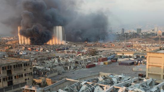 El humo se expandió por gran parte de la ciudad después de la explosión, el 4 de agosto de 2020.