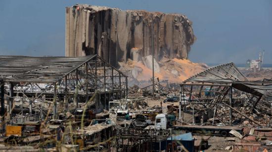 Vista general del puerto de Beirut, Líbano, tras la explosión que ha dejado más de cien muertos, el 5 de agosto de 2020.