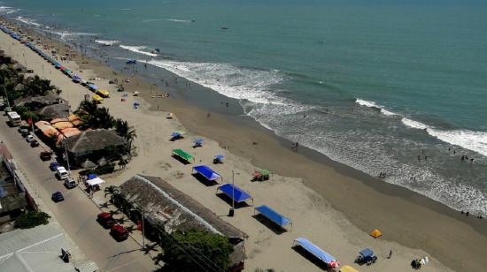 Vista aérea de la playa de Atacames en Esmeraldas, el 5 de agosto de 2020.