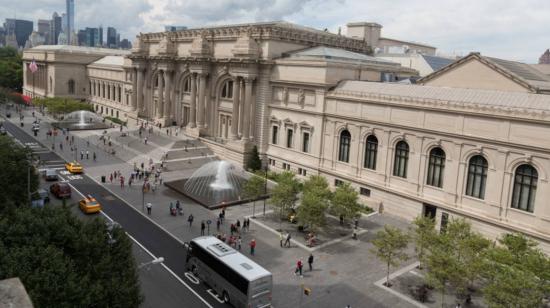 Vista panorámica de la facha del Metropolitan Museum of Art, en la ciudad de Nueva York. 